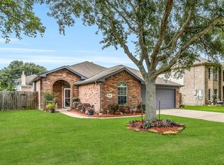 8002 Leaning Oak Dr, Texas City, TX 77591