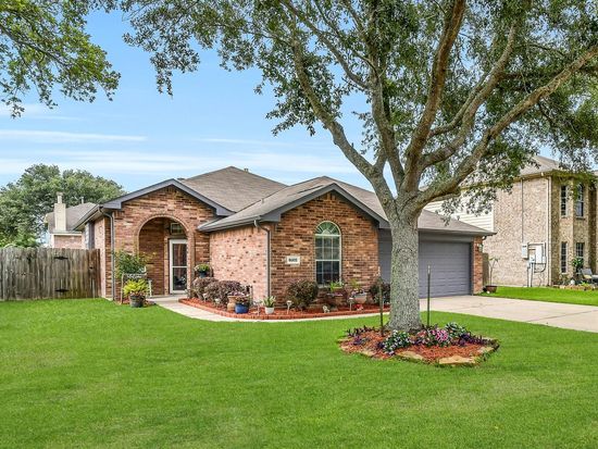 8002 Leaning Oak Drive, Texas City, TX 77591