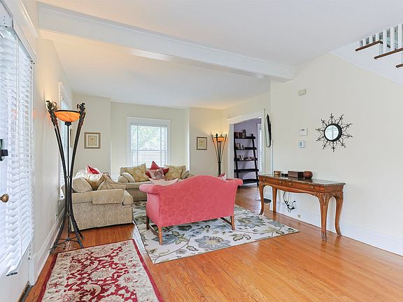 5th image of 1003 Riverside Dr