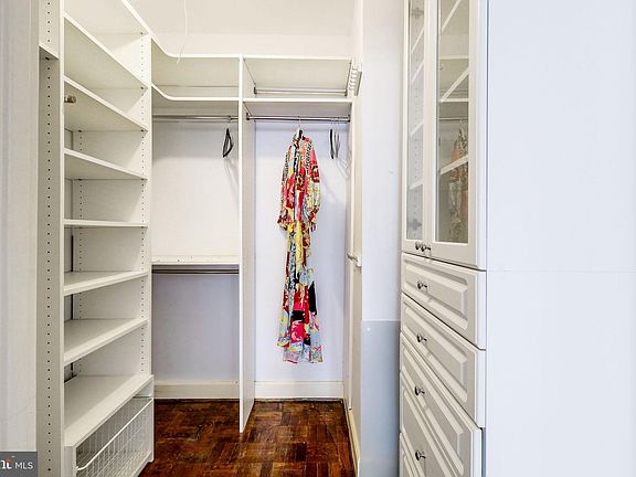 4th image of 3901 Cathedral Ave NW #316