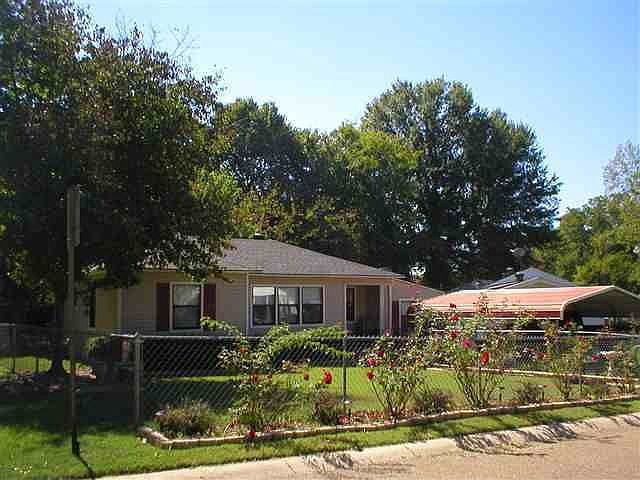 1st image of 3334 Moore Dr