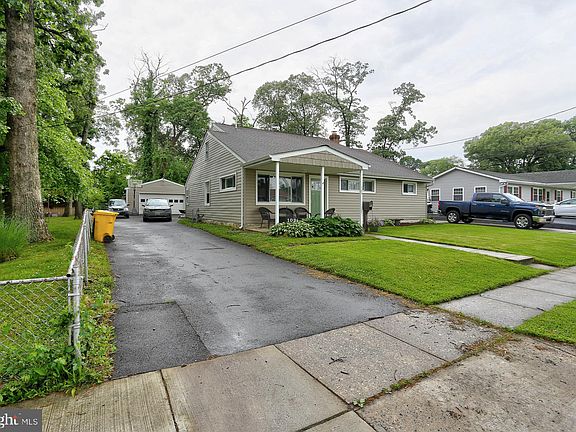 3rd image of 109 Saint James Dr