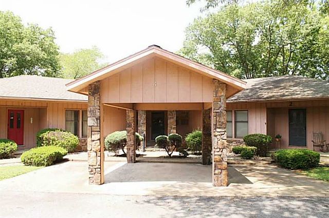 1st image of 4 Melissa Ln