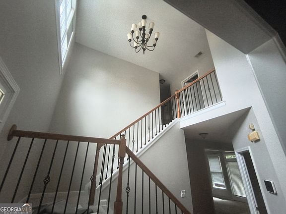 5th image of 243 Yorkshire Ln