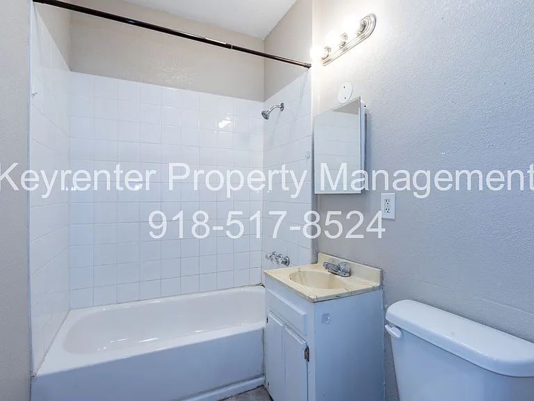 1607 N Lewis Pl — Photo 15