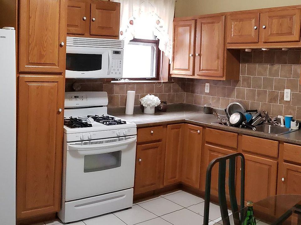 1st image of 3011 N Sawyer Ave #1
