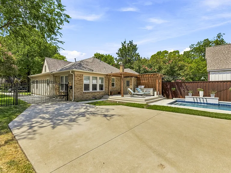 5619 McCommas Blvd — Photo 30