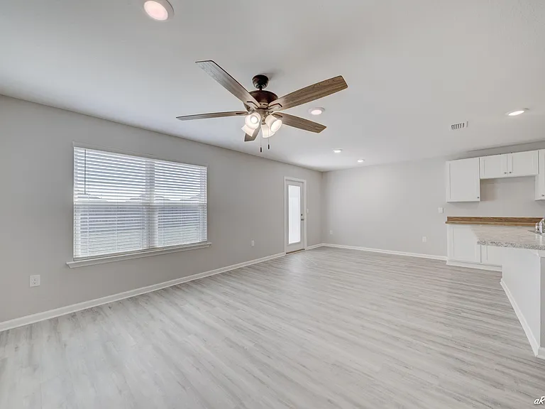 5028 Rivergrass Dr — Photo 9