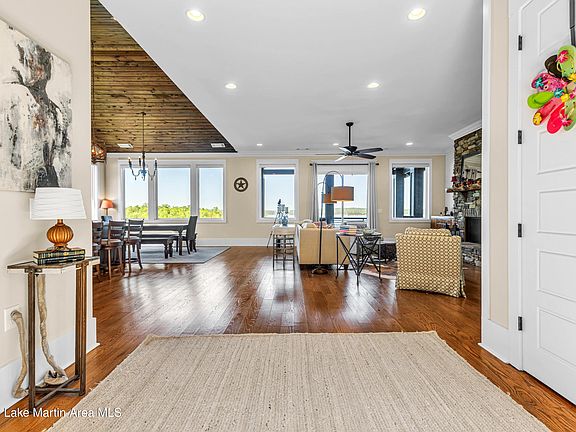 5th image of 25 Boardwalk Ln