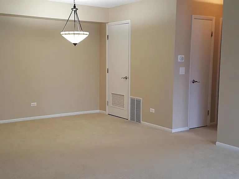 100 Clubhouse Ln — Photo 5
