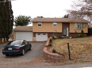 18 Police Grove Rd, Drums, PA 18222