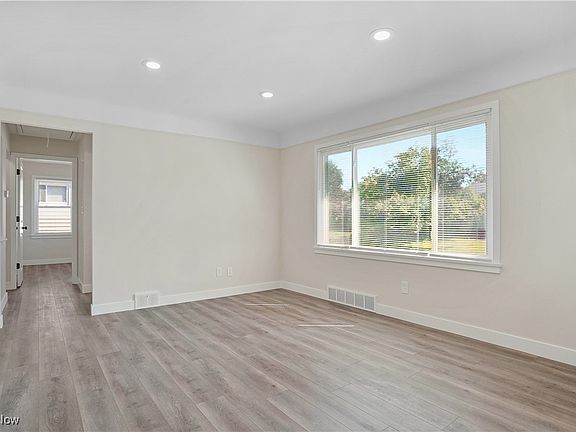 4th image of 16001 Northwood Ave