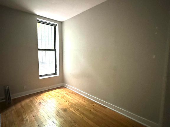 3rd image of 276 W 117th St #C
