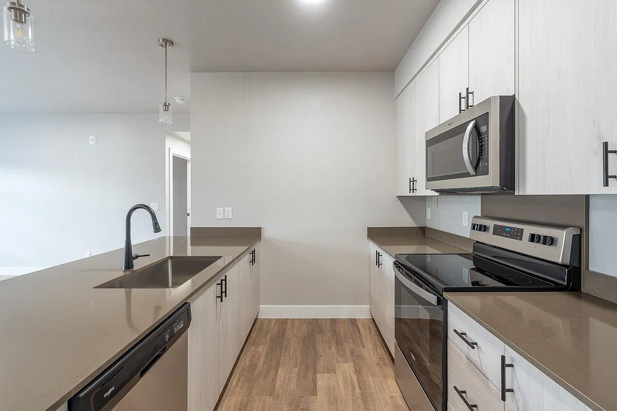 3 bed, 1400 sqft, $2,300 — Photo 3