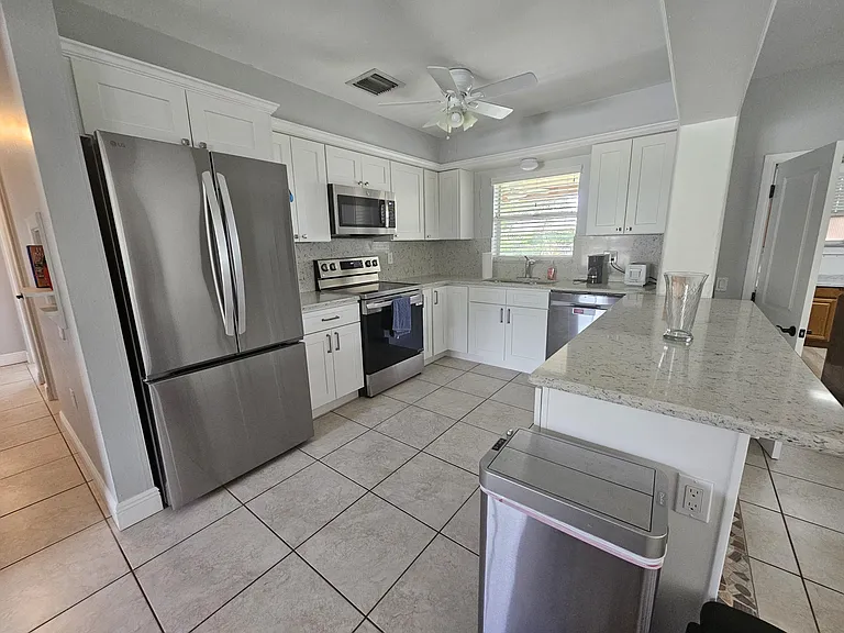 1621 Seaway Dr — Photo 5