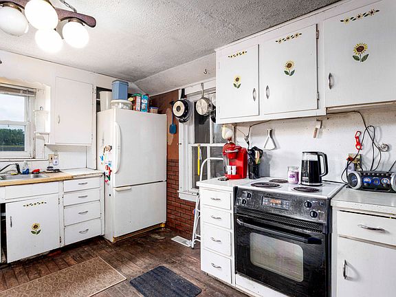 5th image of 5835 40th Ave
