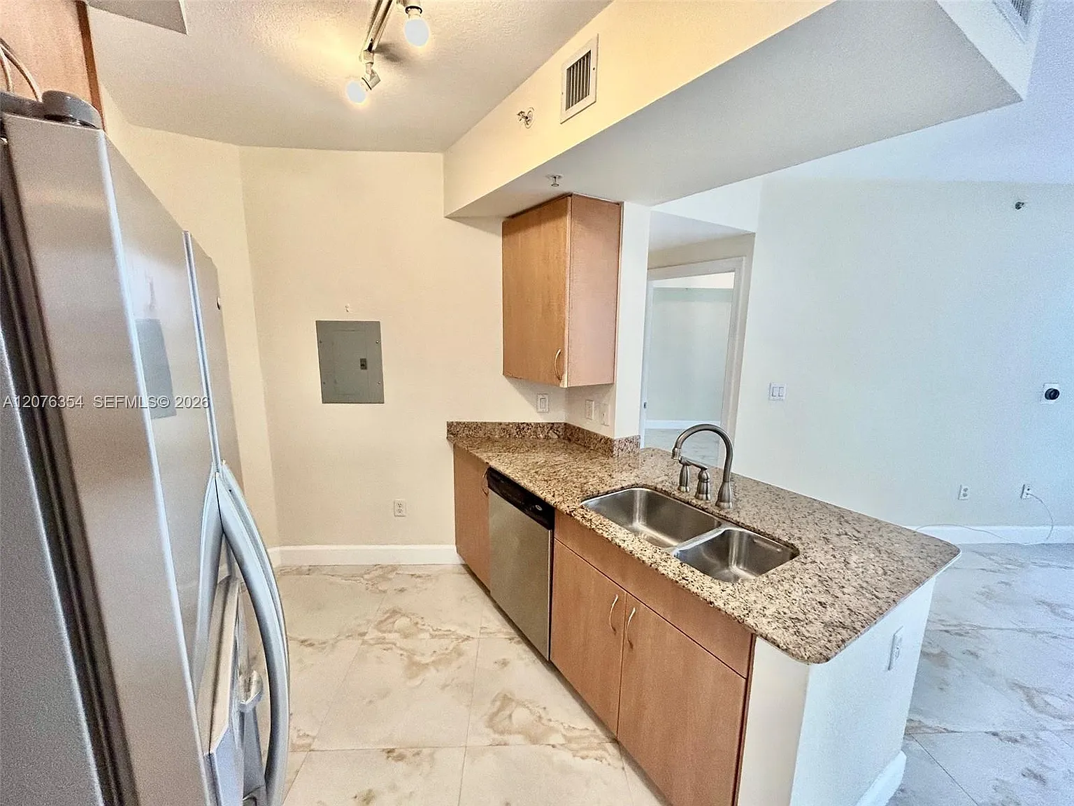 Radius Condo — Photo 3