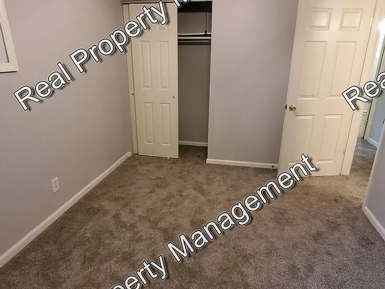 7813 White Oak Ln — Photo 9