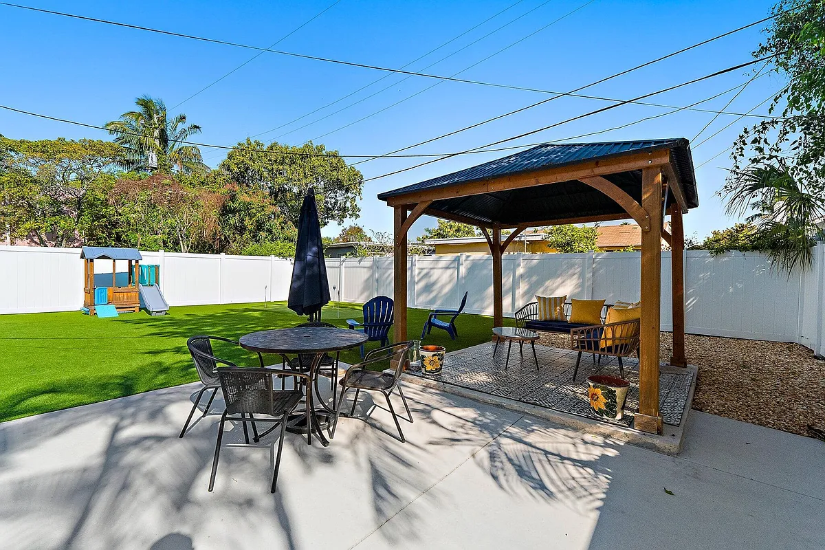 Building Photo - 423 Avenida Alegre