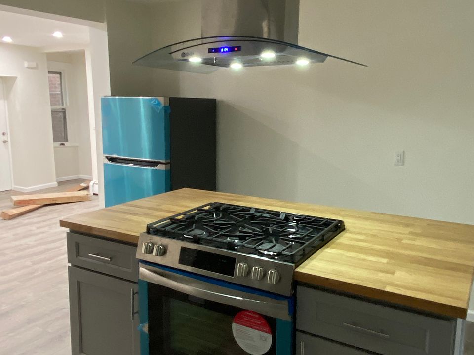 1st image of 283 Grand St Floor 1