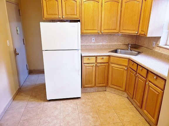 3rd image of 3053 47th St APT 2F