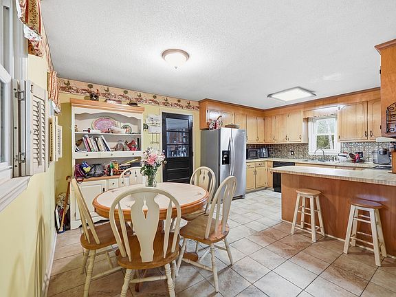 4th image of 310 Jordan Circle