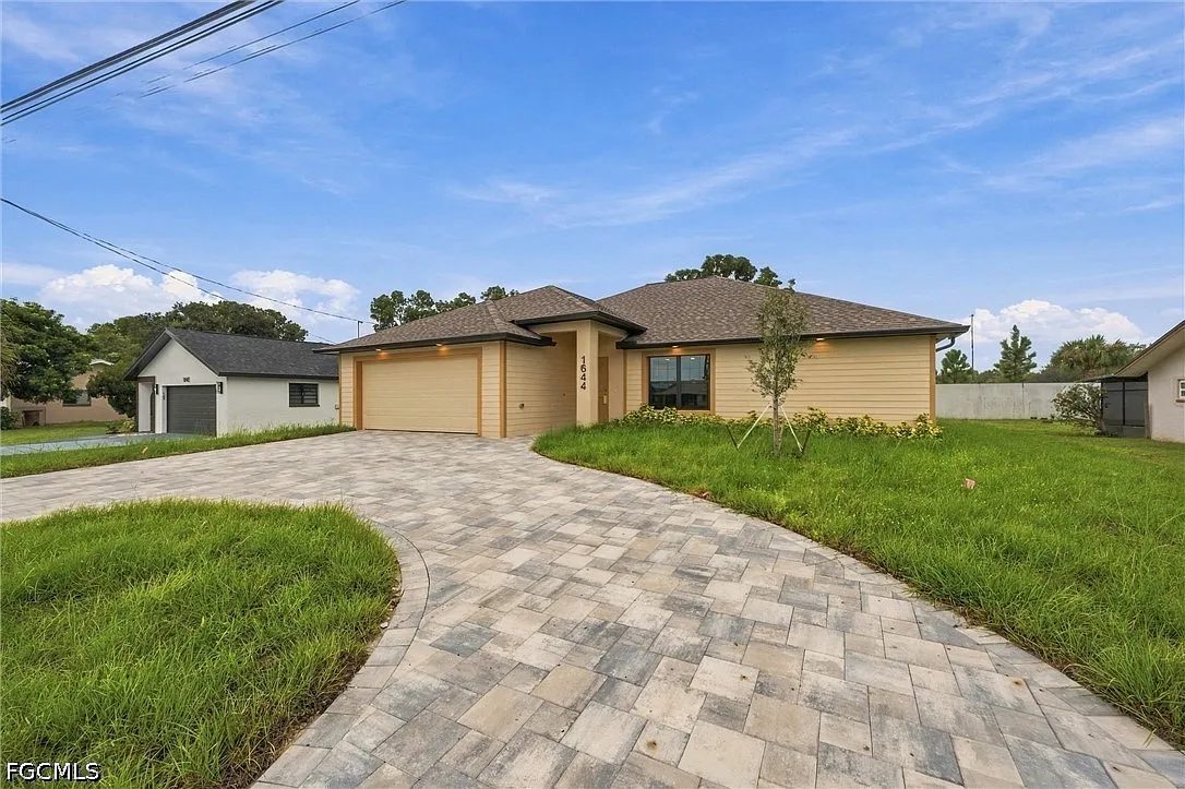 4 bed, 2.0 bath, 1718 sqft, $2,350 — Photo 4