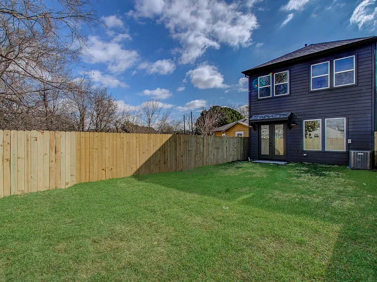4425 Providence St — Photo 38