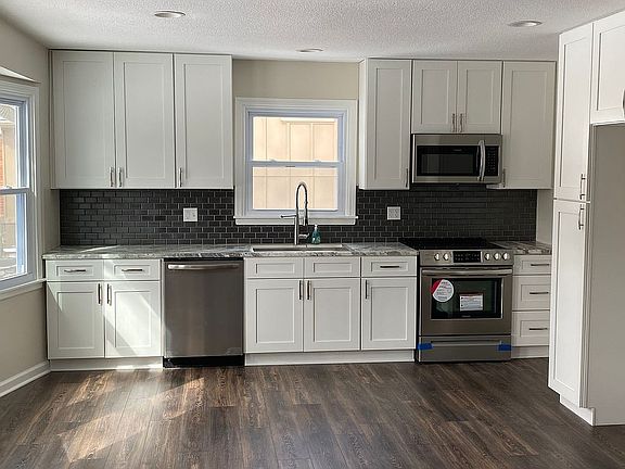 2nd image of 9124 Grandview Dr