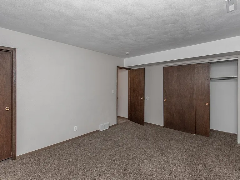 2415 Jebens Ave — Photo 24