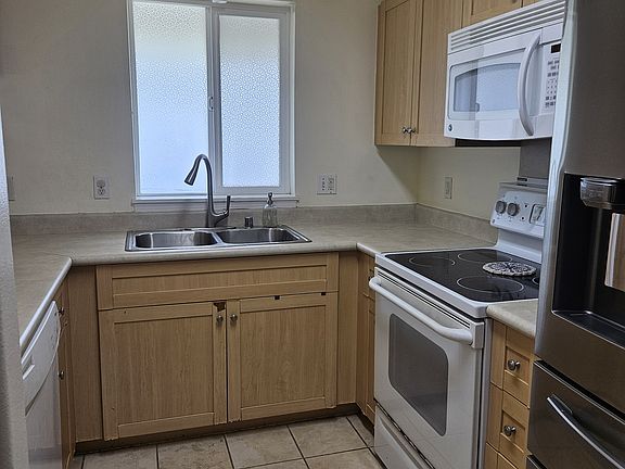 3rd image of 647 Meakanu Ln APT 502