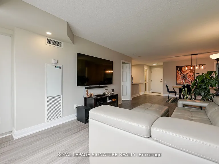 25 Kingsbridge Garden Cir #1126 — Photo 13