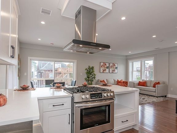 3rd image of 71 Savin St #2