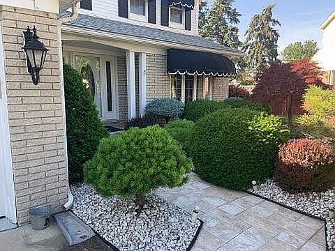 Path from driveway to front