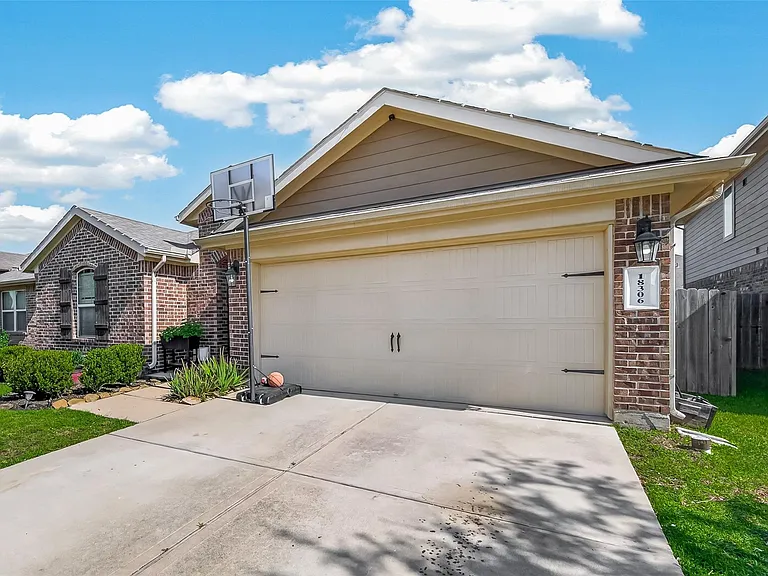 18306 Pelham Hollow Trl — Photo 3