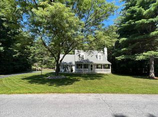 7 Lancestire Dr, Queensbury, NY 12804