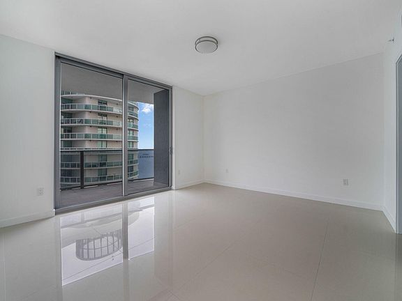 5th image of 488 NE 18th St Unit 3511