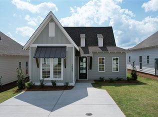 1085 Woodland Cir, Opelika, AL 36801