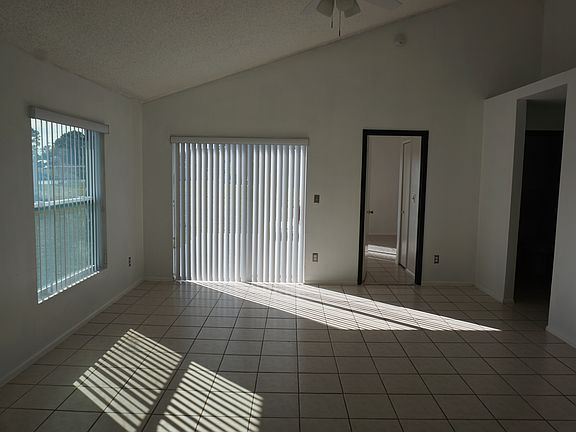 2nd image of 110 Coral Reef Cir