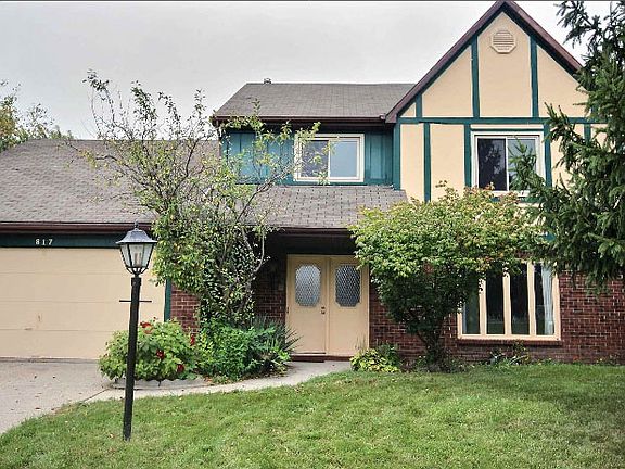 2 car garage & garden space