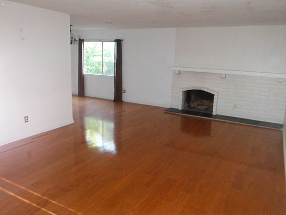 3rd image of 2953 Denver St