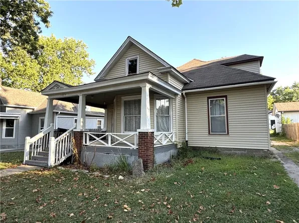604 E Peoria St, Paola, KS 66071