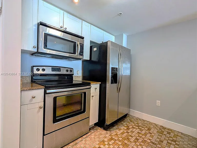 60 NW 37th Ave #605 — Photo 7