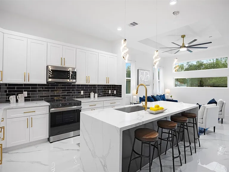 5125 Doolittle Blvd — Photo 9