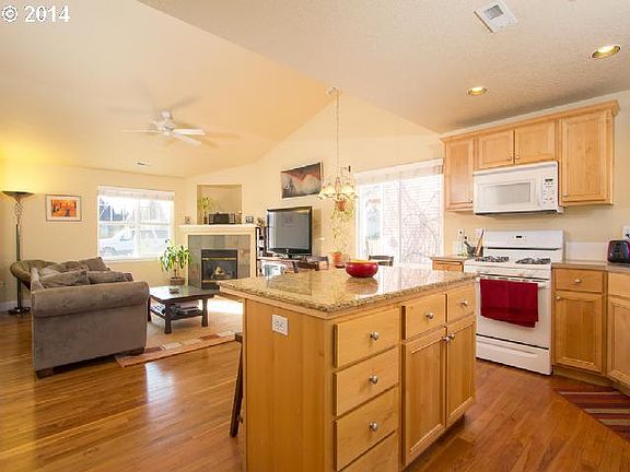 3rd image of 61376 Woodbury Ln SE