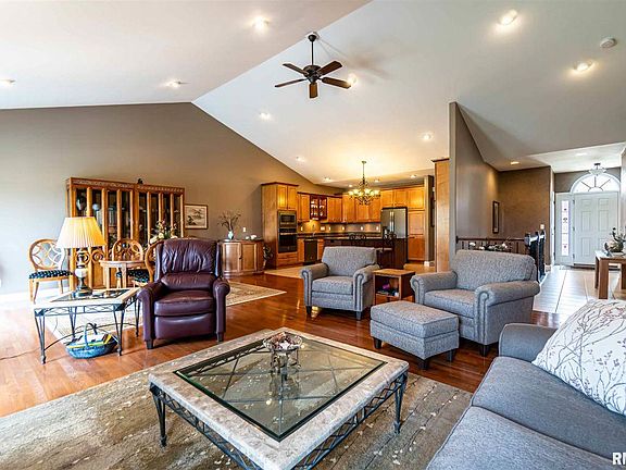 3rd image of 2403 W Chandler Ct