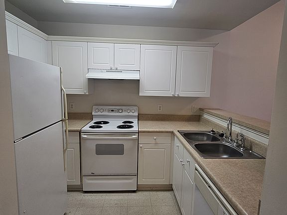 3rd image of 4212 Winding Branches Dr