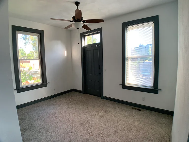 2110 Victor St #1F — Photo 8