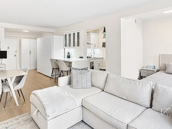 3rd image of 200 E 36th St APT 6F