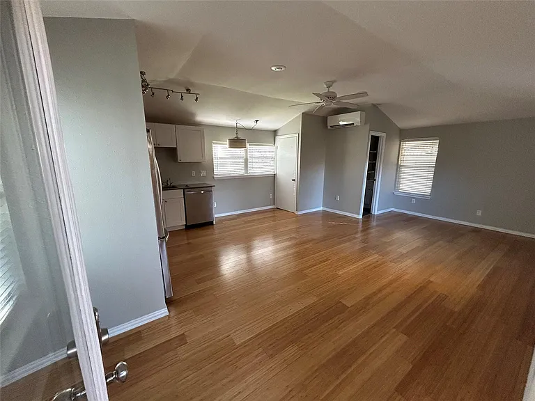 4019 Ascot Ln — Photo 3